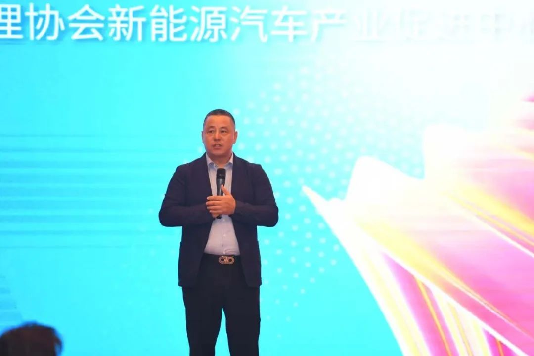 Over 200 Global Industry Leaders Gathered — 2025 Guangzhou (International) TPU Color Change Film Summit Successfully Concluded
