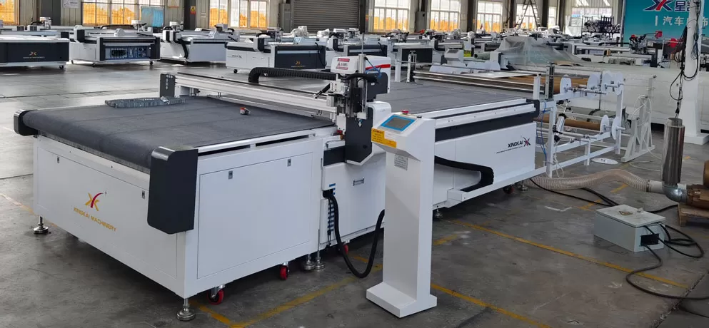 Oscillating knife cutting machine