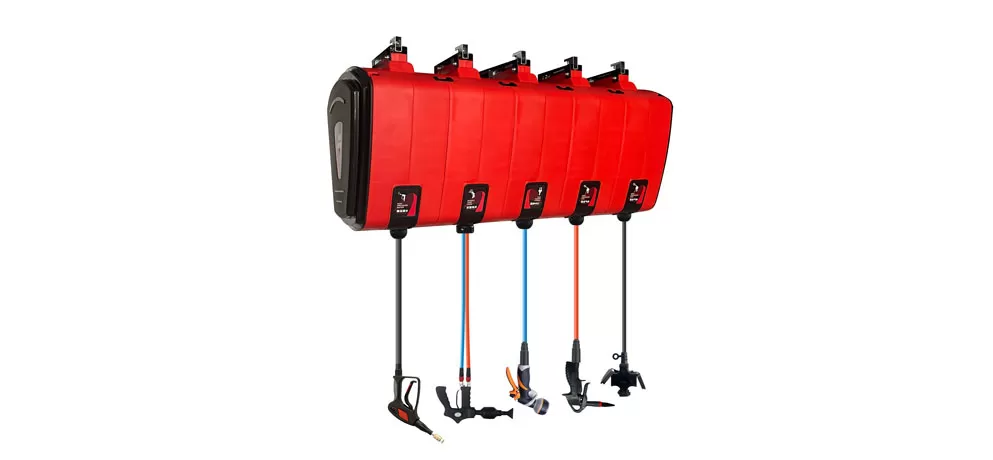 Automatic retractable hose reel