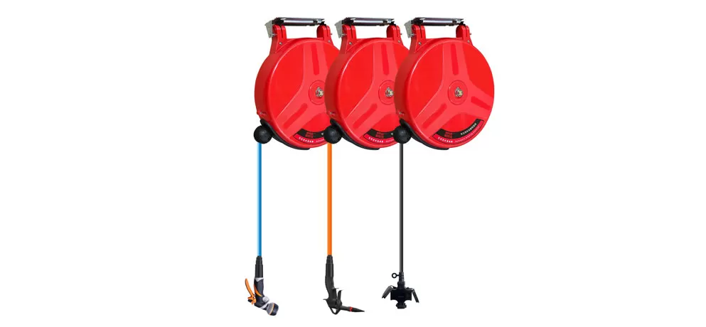 Automatic retractable hose reel